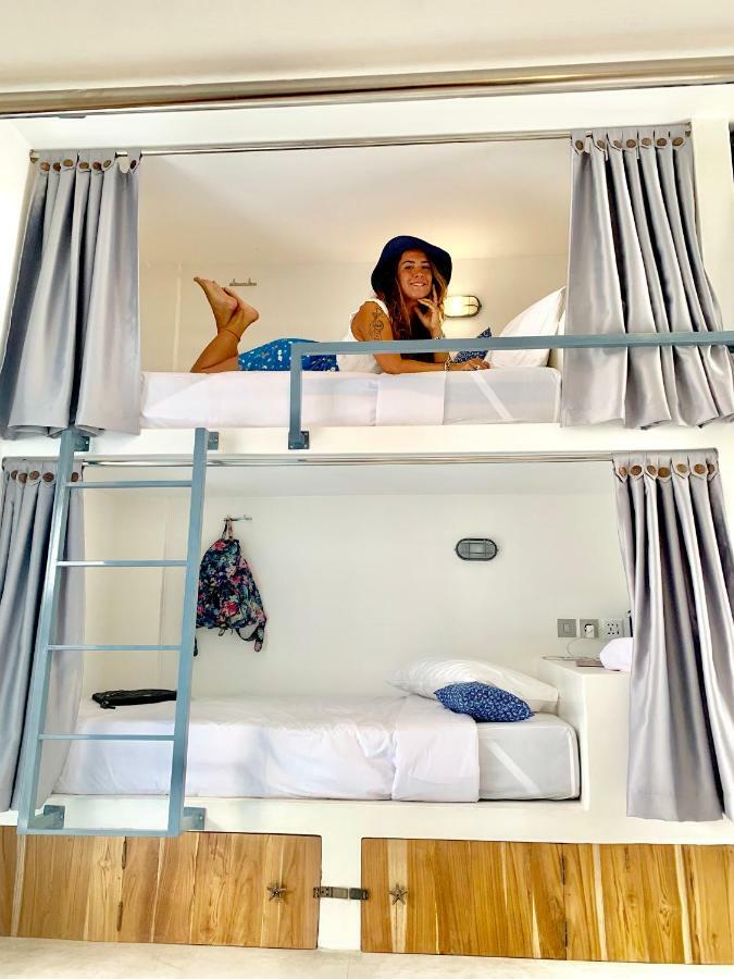Seaesta Komodo Hostel & Hotel Лабуан-Бахо Экстерьер фото
